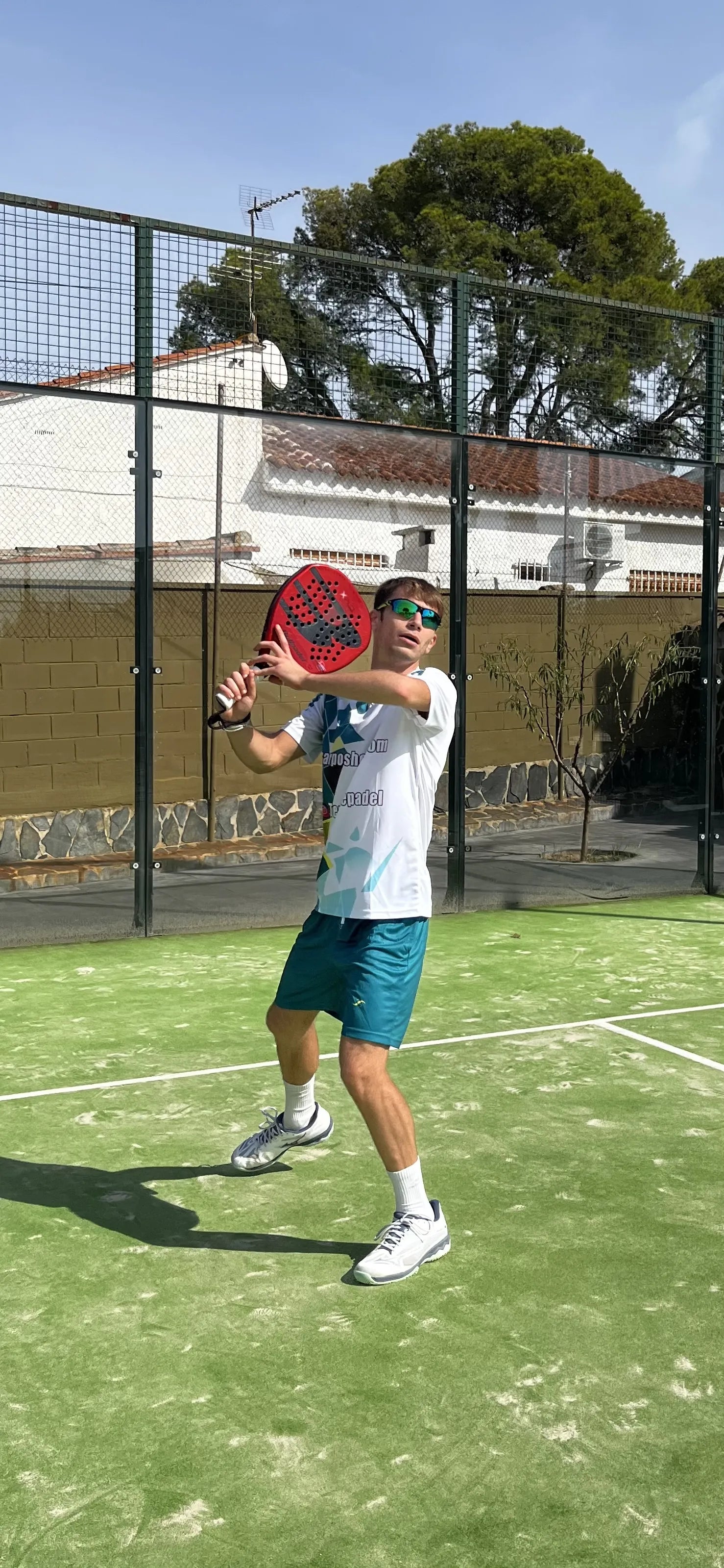 Camiseta de Pádel Blanca y Turquesa Geométrica - Sarposhop