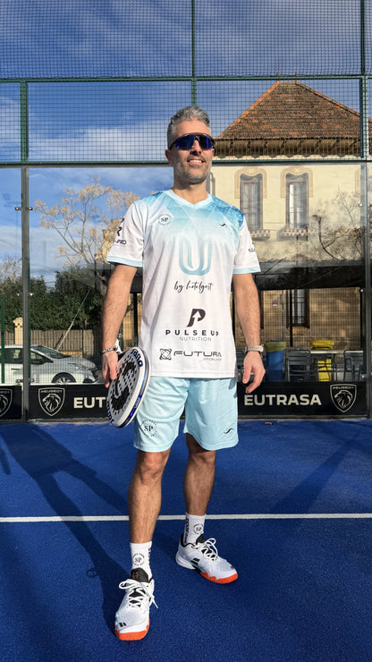 Camiseta de Pádel Blanca y Azul - Edición Especial "Somos Padel" - Sarposhop